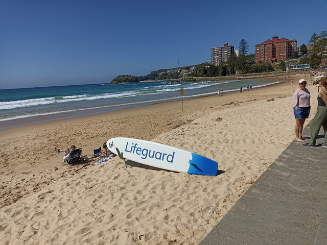 Papan selancar lifeguard. Sumber: Dokumentasi pribadi