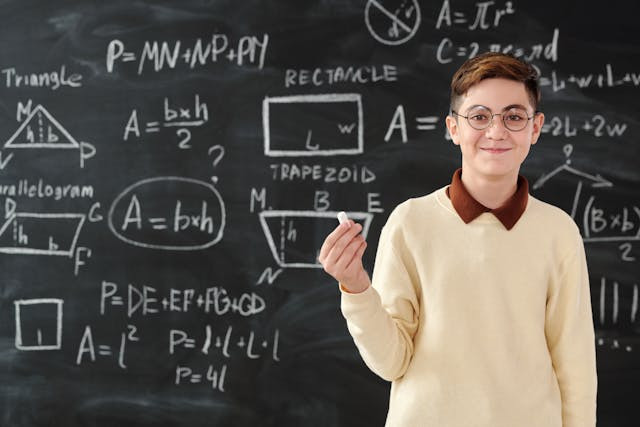 Ilustrasi Soal Bangun Ruang Kelas 9. sumber: Pexels/Max Fischer