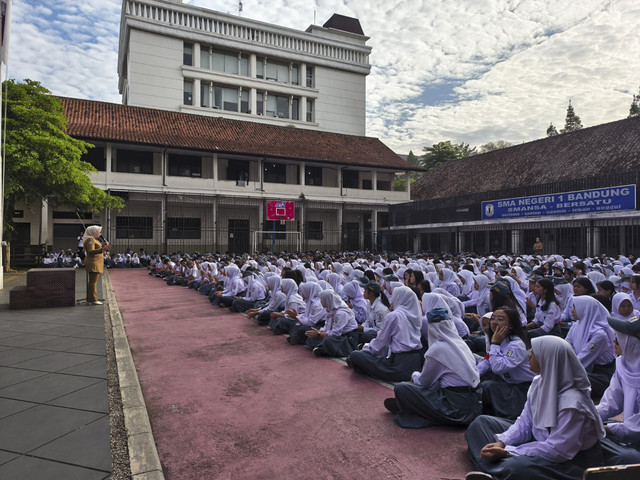SMA Negeri 1 Bandung gelar doa bersama usai menang banding sengketa lahan, Senin (8/9/2025). Foto: Linda Lestari/kumparan