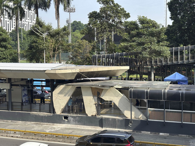 Suasana Halte Senayan Bank Jakarta di Jalan Jenderal Sudirman, Jakarta Selatan pada Senin (8/9/2025) pagi. Foto: Abid Raihan/kumparan
