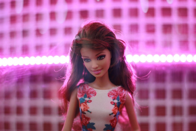 Ilustrasi Urutan Film Barbie dari Awal hingga Terbaru, Foto: Unsplash/Roman Vsugon