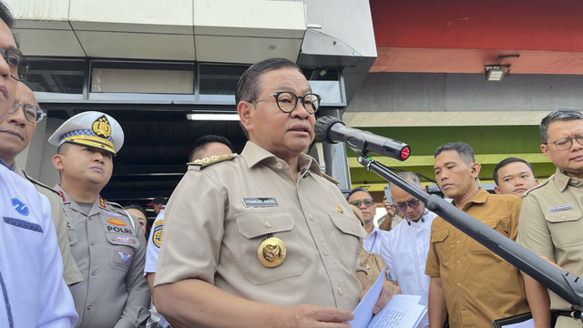 Gubernur DKI Jakarta Pramono Anung memberikan sambutan saat meresmikan Halte Jaga Jakarta, Senen, Jakarta Pusat, Senin (8/9/2025). Foto: Nasywa Athifah/kumparan