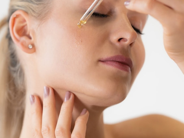 Ilustrasi perbedaan peeling dan eksfoliasi. Foto: Unsplash.com/CRYSTALWEED cannabis