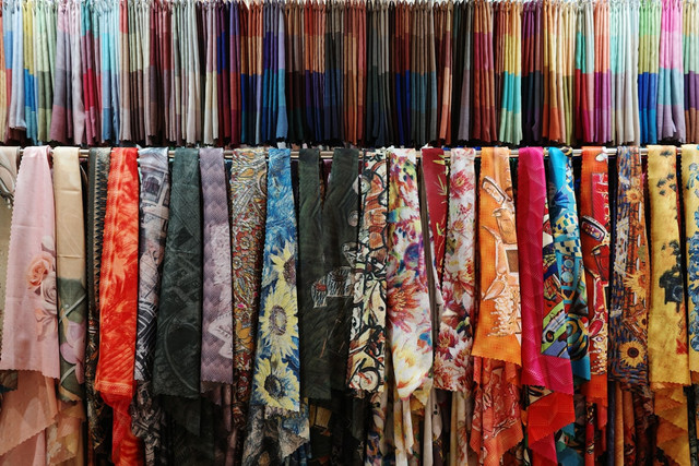 Ilustrasi Bahan voal premium seperti apa. Foto: Unsplash.com/Agus Prasetyo