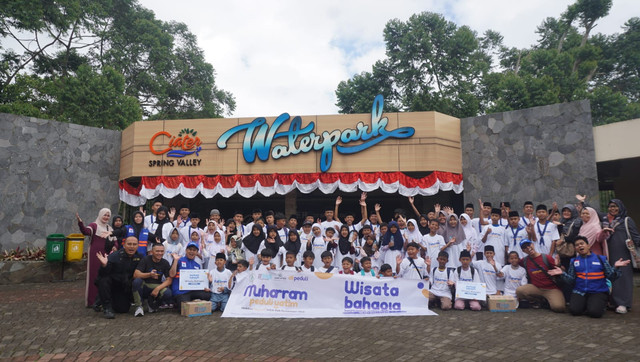 Wisata Bahagia digelar DT Peduli Bandung, Bersama 65 Anak Yatim Berwisata ke Waterpark Ciater, Bandung (Sumber : DT Peduli)