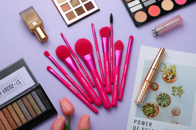 Ilustrasi urutan make up yang benar untuk pemula. Foto: Unsplash/ William Shu