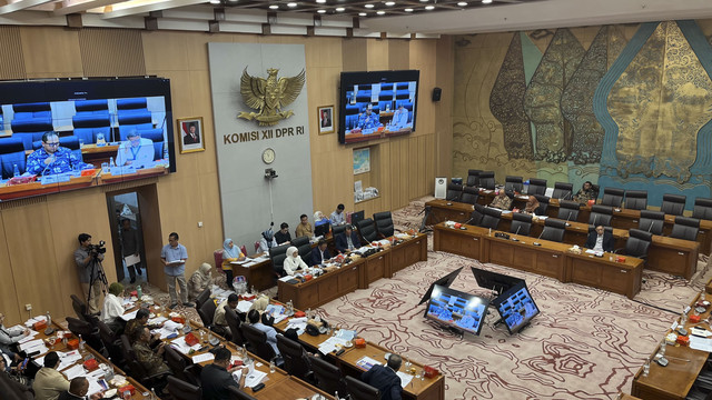 Komisi XII DPR melaksanakan uji kelayakan dan kepatutan (fit and proper test) 18 calon Ketua dan Anggota Komite BPH Migas periode 2025-2029, Senin (8/9/2025). Foto: Fariza Rizky Ananda/kumparan