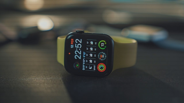 Ilustrasi Smartwatch Terbaik di Bawah 500 Ribut. Sumber: Unsplash/Onur Binay