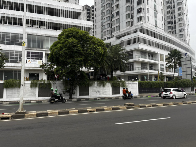 TKP terlindasnya Affan Kurniawan di Jalan Penjernihan 1, Jakarta Pusat, Senin (8/9/2025). Foto: Rayyan Farhansyah/kumparan