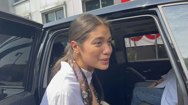 Istri Nadiem Makarim, Franka Franklin, di Kejaksaan Negeri Jakarta Selatan, Senin (8/9/2025). Foto: Dok. Istimewa
