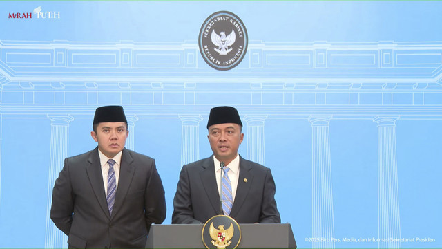 Mensesneg Prasetyo Hadi didampingi Sekretaris Kabinet Teddy Indra Wijaya memberikan keterangan pers di Istana Negara, Jakarta, Senin (8/9/2025). Foto: YouTube/ Sekretariat Presiden