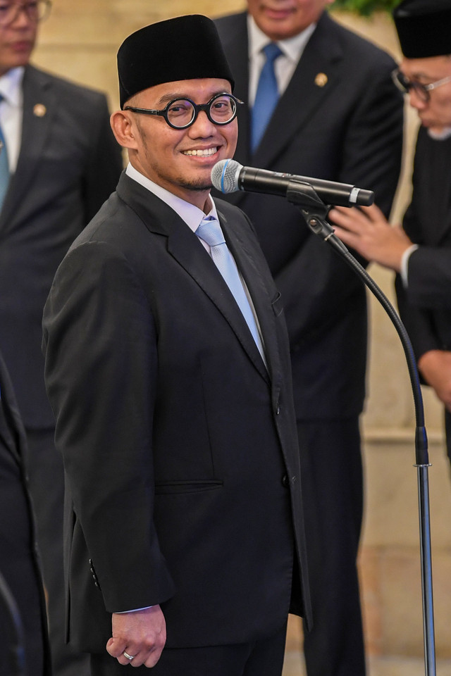 Wakil Menteri Haji dan Umroh Dahnil Anzar Simanjuntak bersiap mengikuti pelantikan menteri dan wakil menteri Kabinet Merah Putih di Istana Negara, Kompleks Istana Kepresidenan, Jakarta, Senin (8/9/2025). Foto: Galih Pradipta/ANTARA FOTO