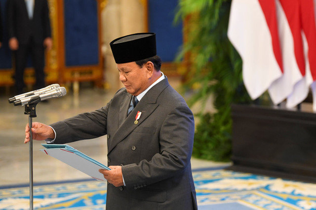 Presiden Prabowo Subianto saat melantik menteri dan wakil menteri Kabinet Merah Putih di Istana Negara, Kompleks Istana Kepresidenan, Jakarta, Senin (8/9/2025). Foto: Galih Pradipta/ANTARA FOTO