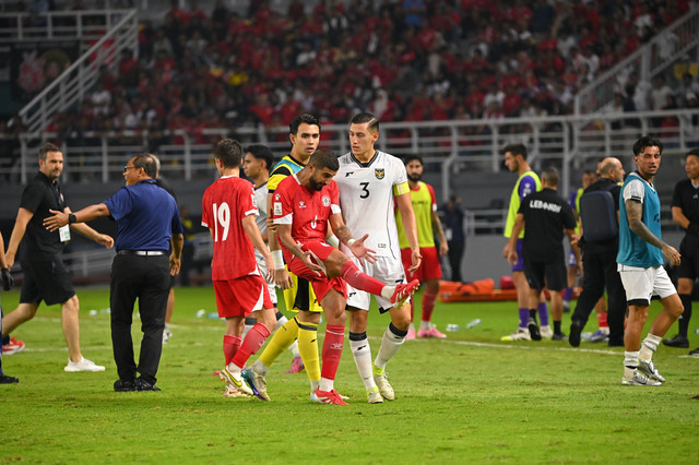 Keributan pemain Timnas Indonesia saat melawan Lebanon pada pertandingan FIFA Matchday di Stadion Gelora Bung Tomo, Surabaya, Senin (8/9/2025). Foto: Imam Santoso/kumparan