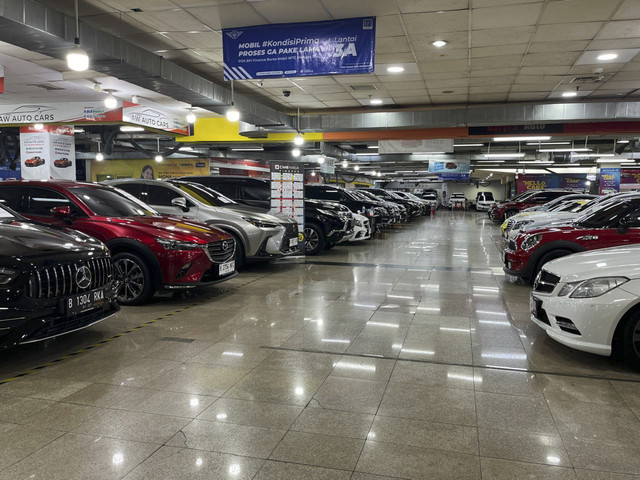 Mobil bekas di WTC Mangga Dua. Foto: Fitra Andrianto/kumparan