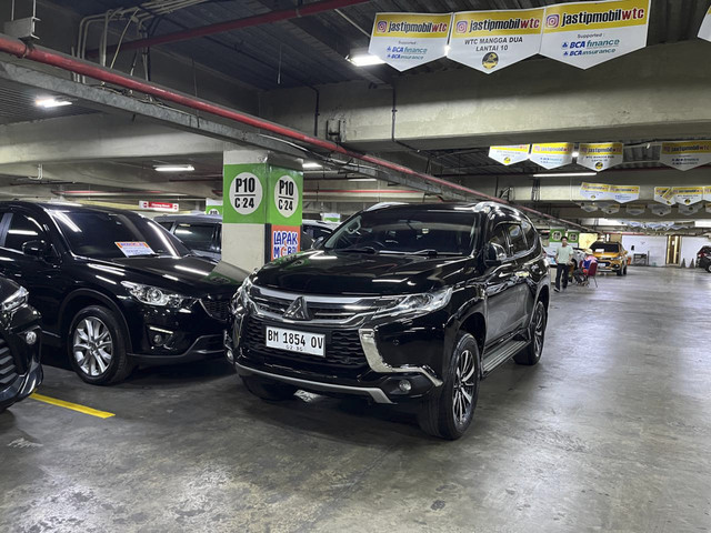Mobil bekas di WTC Mangga Dua. Foto: Fitra Andrianto/kumparan