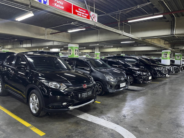 Mobil bekas di WTC Mangga Dua. Foto: Fitra Andrianto/kumparan