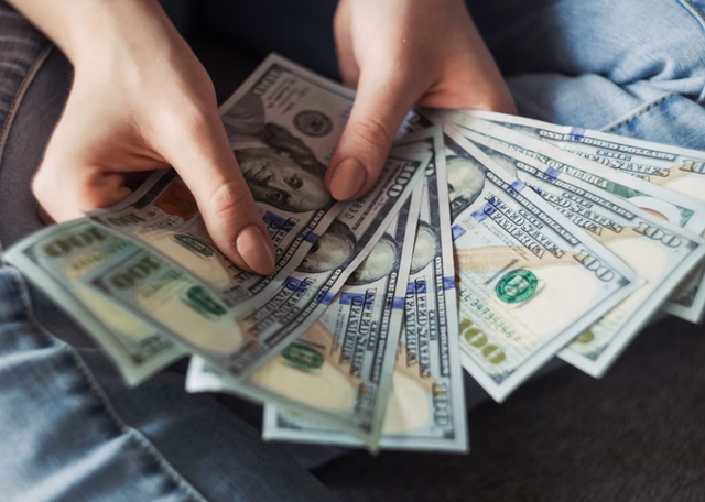 berapa gaji dprd. Foto Hanya Ilustrasi Bukan Sebenarnya. Sumber Foto: Unsplash/Alexander Mils