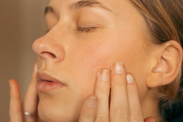 Ilustrasi Perbedaan Exfoliating dan Peeling, Foto:Unsplash/Hans