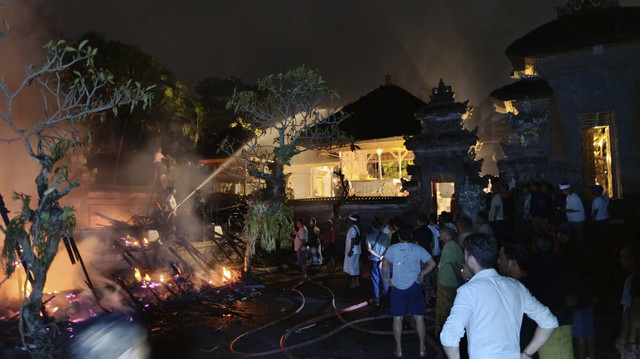 Pura Dalem Desa Ubud kebakaran. Foto: Damkar Kabupaten Gianyar