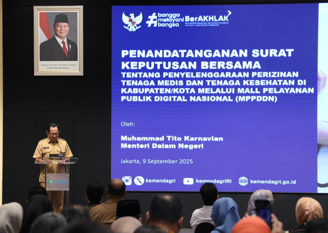 Mendagri Tito Karnavian menghadiri acara Penandatanganan Surat Keputusan Bersama tentang Penyelenggaraan Perizinan Tenaga Medis dan Tenaga Kesehatan di Kabupaten/Kota melalui MPPDN di Gedung Adhyatma, Kemenkes, Jakarta, Selasa (9/9/2025). Foto: Kemendag RI