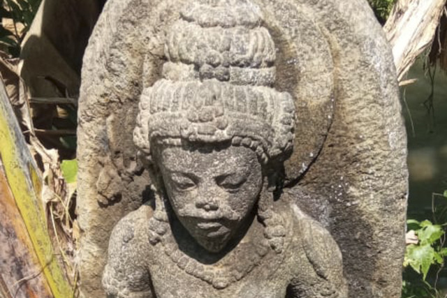 Benda diduga Arca Agastya yang ditemukan anak kecil saat sedang memancing. Foto: Dok. Dukuh Klangkapan II