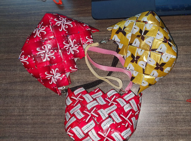 kerajinan dari bungkus kopi, foto: dokumentasi penulis