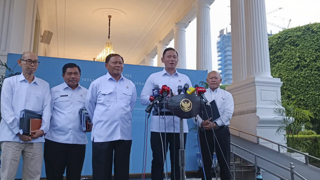 Menko Infrastruktur dan Pembangunan Kewilayahan Agus Harimurti Yudhoyono (AHY) menyampaikan keterangan kepada wartawan saat sesi konferensi pers di Kompleks Istana Kepresidenan, Jakarta Pusat, Selasa (9/9/2025). Foto: Zamachsyari/kumparan