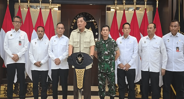 Menhan Sjafrie Sjamsoeddin selaku Menko Polkam ad Interim bertemu pejabat Kemenko Polkam, Selasa (9/9/2025). Foto: Dok Kemenkopolkam