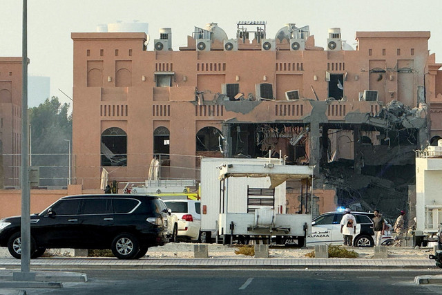 Bangunan yang rusak imbas serangan udara Israel yang menyerang Doha, Qatar, Selasa (9/9/2025). Foto: Ibraheem Abu Mustafa/REUTERS