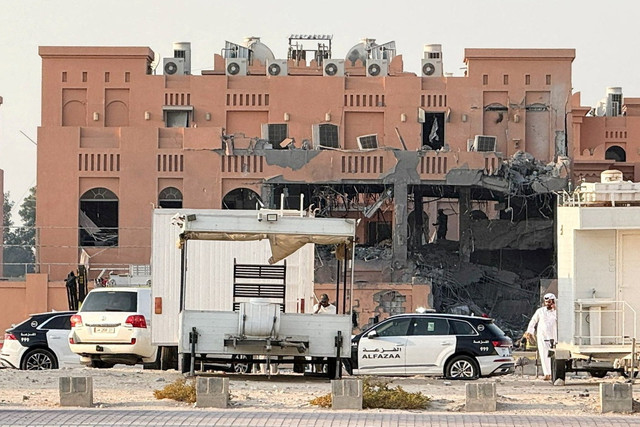 Bangunan yang rusak imbas serangan udara Israel yang menyerang Doha, Qatar, Selasa (9/9/2025). Foto: Ibraheem Abu Mustafa/REUTERS
