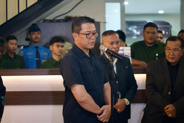 Menlu Sugiono saat menjemput jenazah Zetro Leonardo Purba di Bandara Soekarno-Hatta, Selasa (9/9/2025). Foto: Kemlu RI