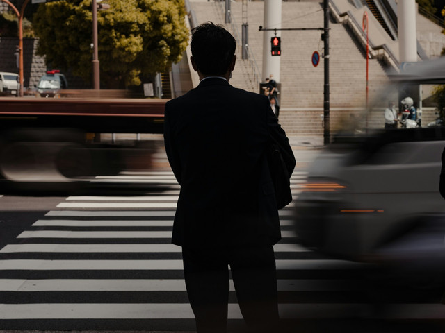 ilustrasi profil pm jepang shigeru ishiba yang mengundurkan diri. sumber: unsplash/caleb smith