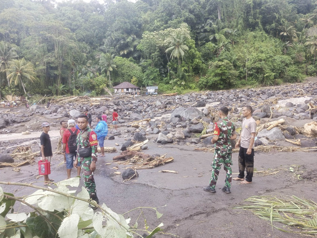 Kondisi banjir bandang di Sungai Theodai 1 dan 2 di Desa Sawu, Kabupaten Nagekeo, Nusa Tenggara Timur. Foto: Dok. Istimewa