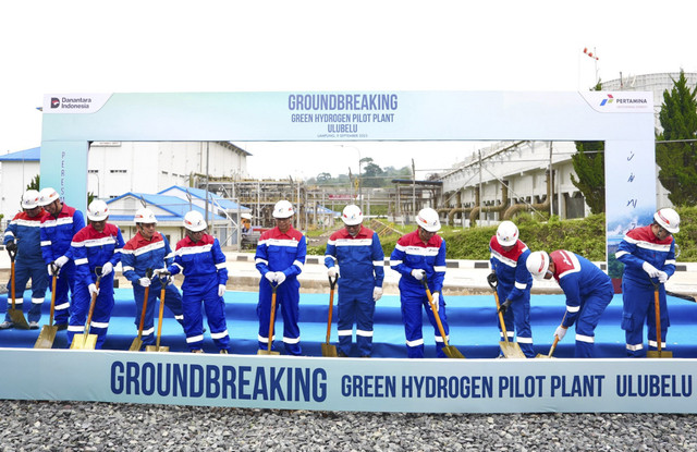 PT Pertamina (Persero) resmi melakukan groundbreaking pembangunan Pilot Plant Green Hydrogen Ulubelu di Ulubelu, Lampung, Selasa (9/9/2025). Foto: Dok. Pertamina