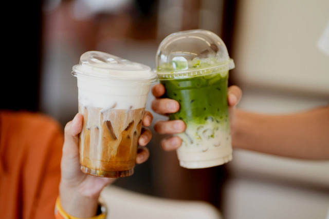 Nikmati gaya hidup dengan promo kopi dan matcha bersama BRI.  Foto: Shutterstock
