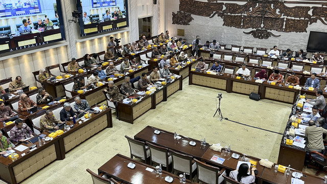 Suasana saat Menteri Keuangan Purbaya Yudhi Sadewa perdana saat rapat kerja dengan Komisi XI DPR RI di kompleks Parlemen, Senayan, Jakarta, Rabu (10/9/2025). Foto: Fariza Rizky Ananda/kumparan