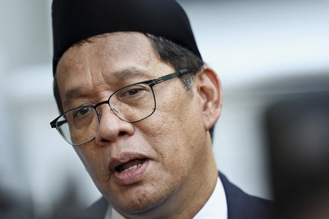 Menteri Keuangan Indonesia yang baru dilantik Purbaya Yudhi Sadewa berbicara kepada wartawan usai pelantikannya di Istana Kepresidenan di Jakarta (8/9/2025). Foto: Willy Kurniawan/REUTERS