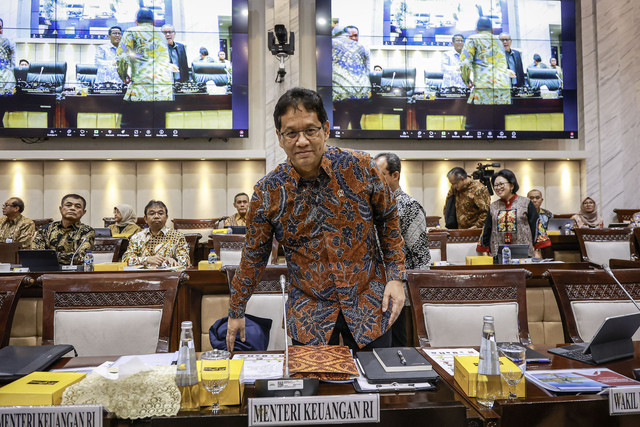 Menteri Keuangan Purbaya Yudhi Sadewa bersiap mengikuti rapat kerja dengan Komisi XI DPR di Kompleks Parlemen, Senayan, Jakarta, Rabu (10/9/2025). Foto: ANTARA FOTO/Dhemas Reviyanto