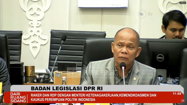 Wakil Ketua Baleg Sturman saat raker dan RDP di Gedung DPR RI, Jakarta, Rabu (10/9/2025). Foto: YouTube/ TVR Parlemen