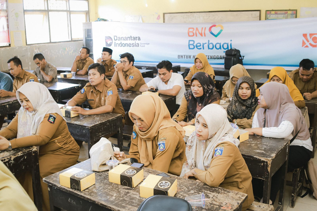 BNI hadirkan Program Sertifikasi Internasional TOEIC bagi 100 guru Bahasa Inggris se-NTB dalam mencetak SDM yang unggul dan berdaya saing global di SDN Bangkang, Lombok Tengah. Foto: Dok. BNI