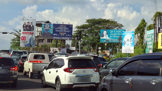 Kemacetan yang terjadi di ruas jalan menuju Bandara Sam Ratulangi Manado, Rabu, 10 September 2025 akibat lampu merah yang padam.