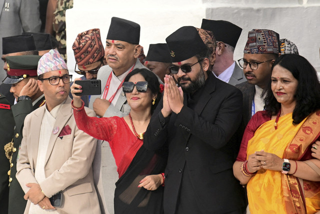 Walikota Kathmandu, Balendra Shah (35) menghadiri Festival Indra Jatra di Kathmandu Durbar Square, Kathmandu, Nepal, Sabtu (6/9/2025). Foto: Stringer/Reuters