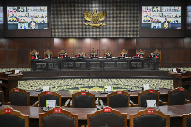 Ketua Mahkamah Konstitusi (MK) Suhartoyo (tengah) memimpin sidang putusan terkait sengketa Pilkada 2024 wilayah Kabupaten Boven Digoel, Kabupaten Barito Utara dan Provinsi Papua di Gedung MK, Jakarta, Rabu (10/9/2025). Foto: Fauzan/ANTARA FOTO