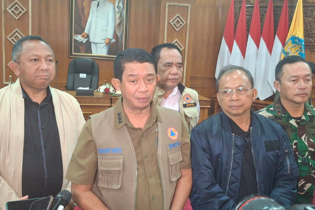 Kepala BNPB Letjen Suharyanto saat jumpa pers di Rumah Jabatan Gubernur Bali, Rabu (10/9/2025). Foto: Denita BR Matondang/kumparan