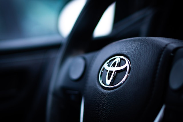 Ilustrasi fitur baru Toyota Kijang Innova Zenix. Sumber: Unsplash/Christina Telep