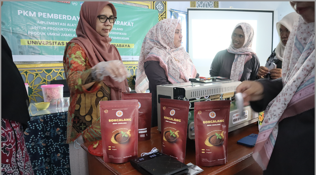 Implementasi alat sealer untuk mitra dokumentasi kegiatan oleh Tim PKM 