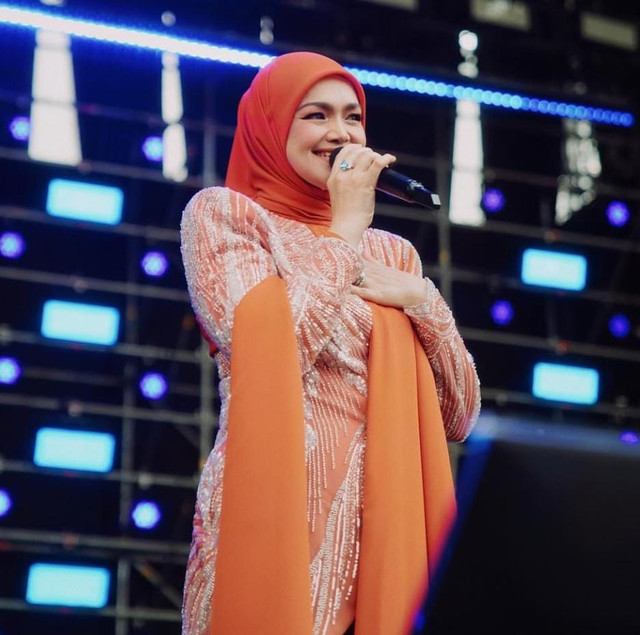 Tampilan Siti Nurhaliza di Pestapora di JIExpo Kemayoran pada Minggu (7/9). Foto: Instagram @ctdk