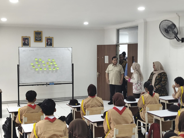 Presiden Prabowo Subianto di SRMA 10 Jakarta Selatan, pada Kamis (11/9/2025). Foto: Rachmadi Rasyad/kumparan