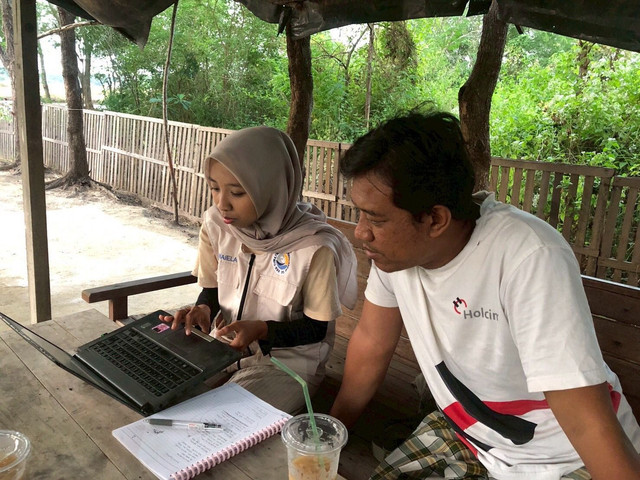 Proses diskusi lirik bersana warga